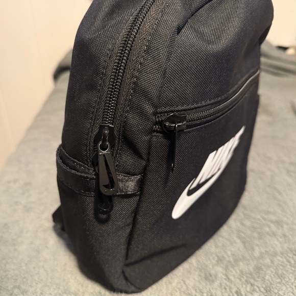 Nike Futura 365 Mini Backpack - Picture 4 of 12
